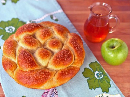 Almás- mézes fonottkalács (challah ejtsd: hálá)